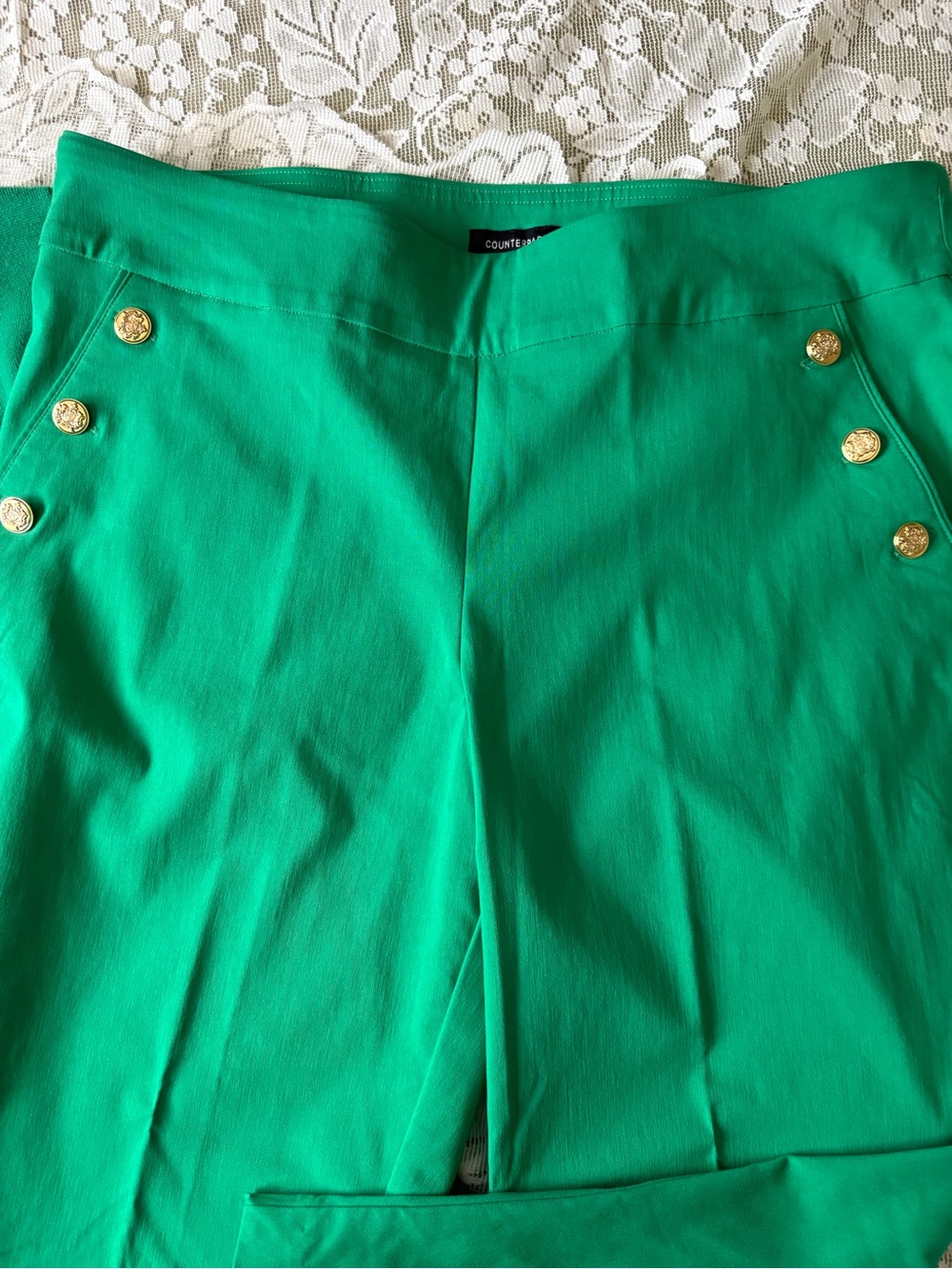 Counterparts kelly Green Cropped Pull-On Pants with Gold Buttons - Picture 3 of 6